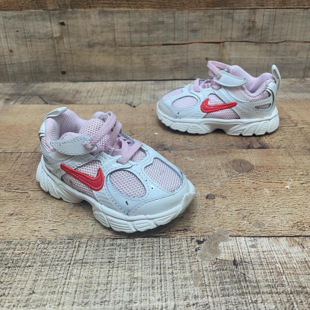 Nike Shoes Girl Toddler Size 5C 21 Pink White Heart Mesh Sneaker I06637-121